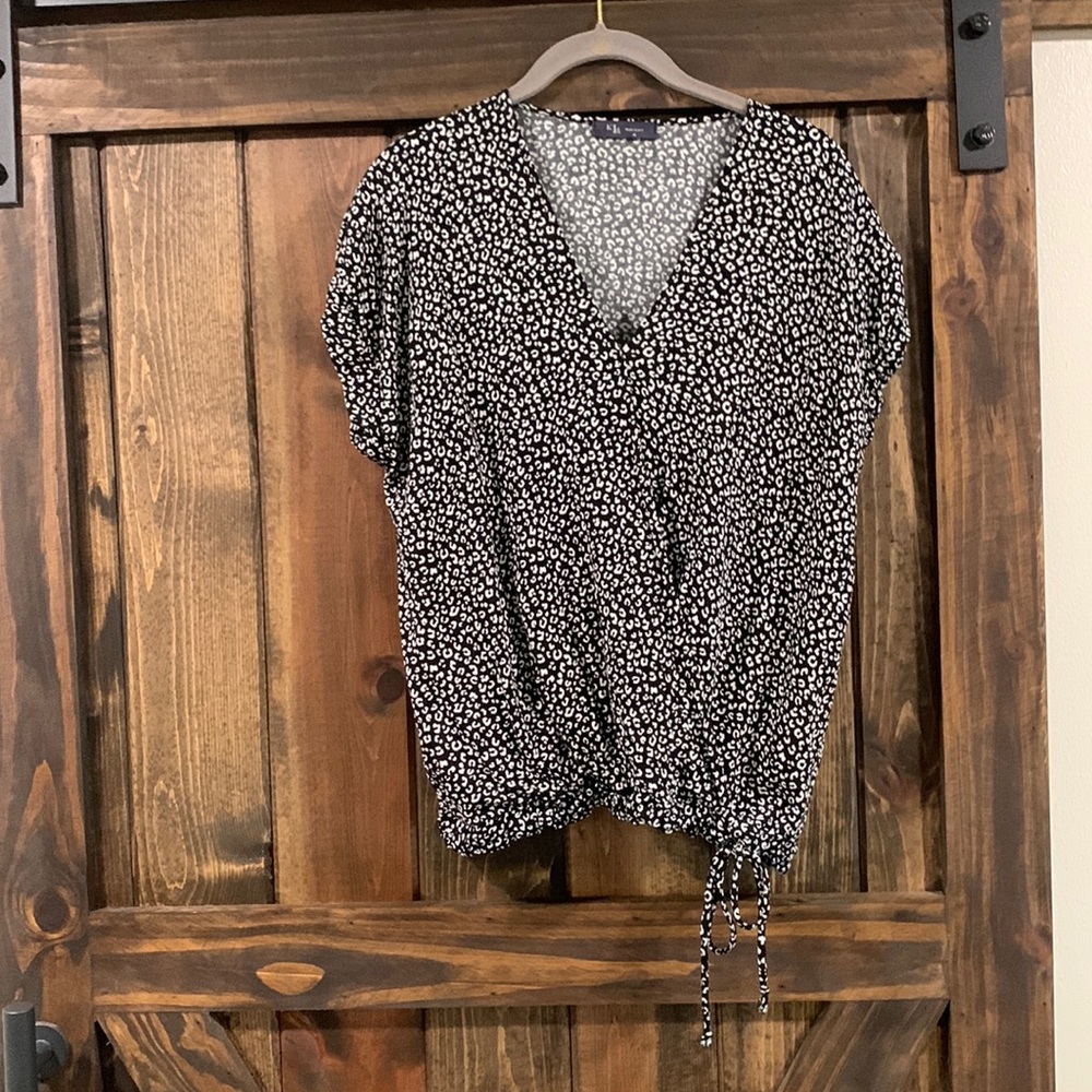 KLD black and white top